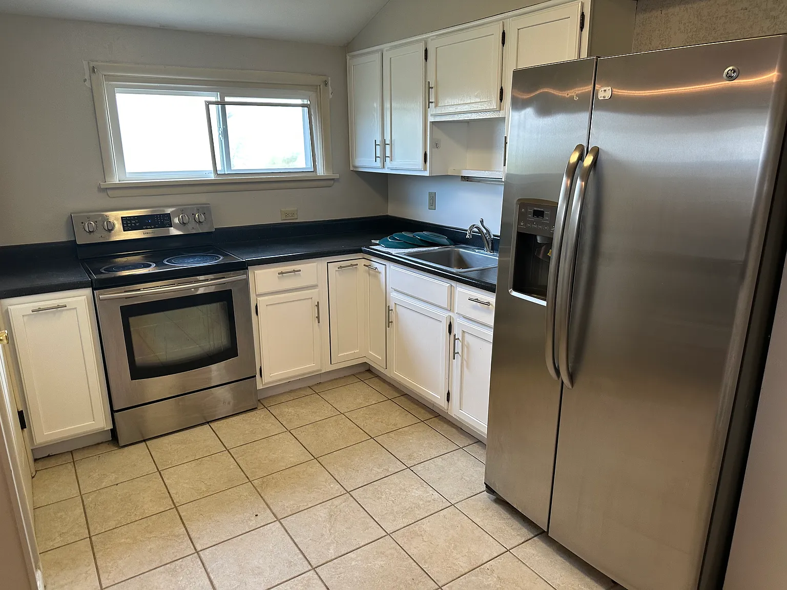 3 bed, 982 sqft, $3,500 — Photo 2
