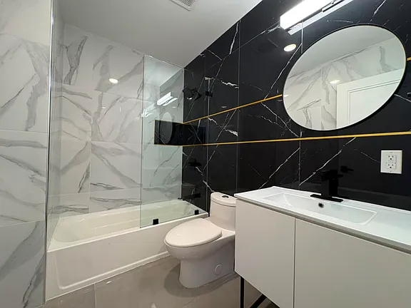 195 Bay St #2 — photo 4 of 5