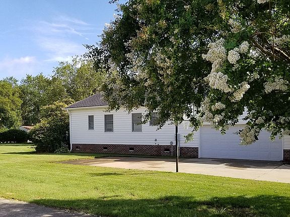 4th image of 744 Greenwing Dr
