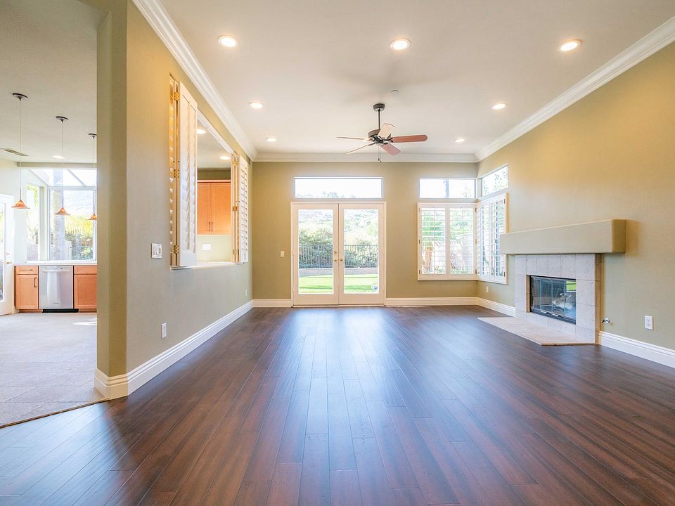 Large/open kitchen and living areas