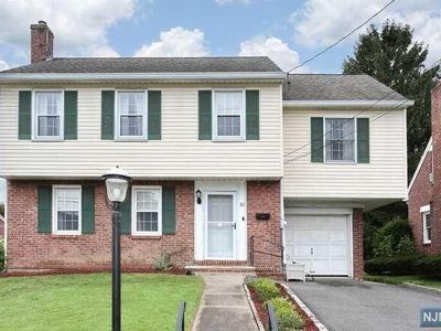 32 Colonial Pkwy, Dumont, NJ, 07628