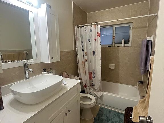 5th image of 453 E 13th St