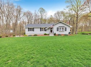 120 Greenbrier Rd, Trumbull, CT 06611