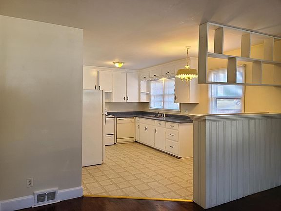 5th image of 1806 S Hill Ave