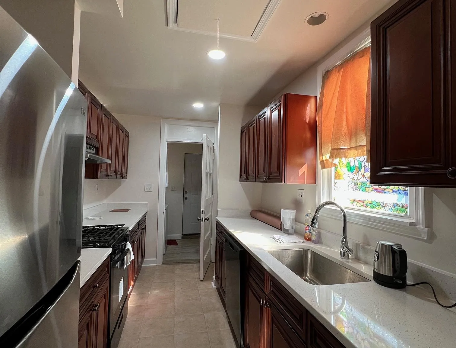 3 bed, 1300 sqft, $2,990 — Photo 4