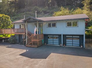 94032 Brush Ln, Coos Bay, OR 97420