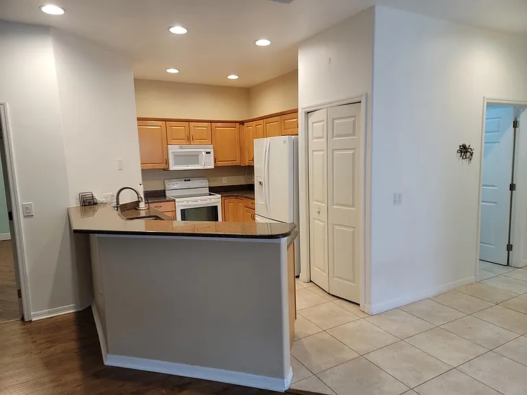 115 Majestic Bay Ave — Photo 12