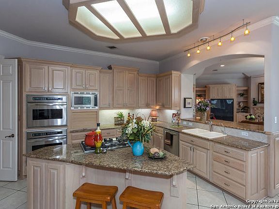 5th image of 14 Royal Gardens Dr