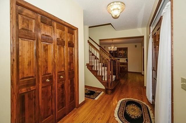 2nd image of 710 Valley View Ct