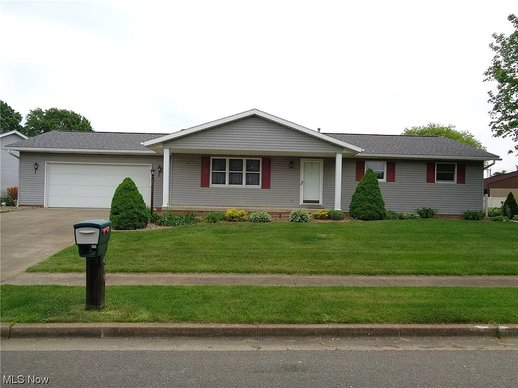 499 Oak Ave SW photo 1
