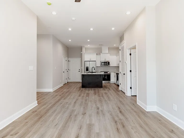 1009 Northside Dr — Photo 17
