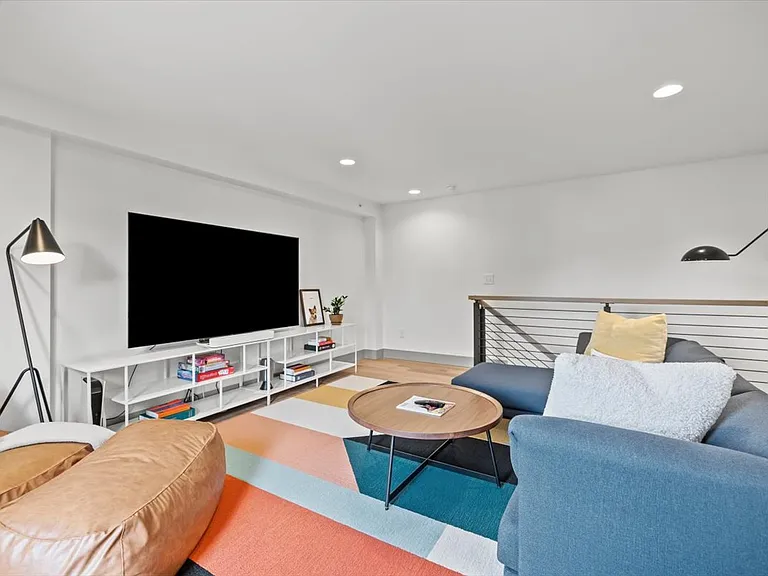 800 Highland St — Photo 18