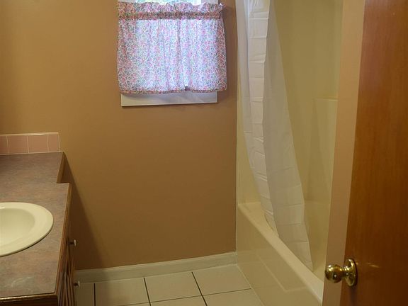 5th image of 628 E Garfield St