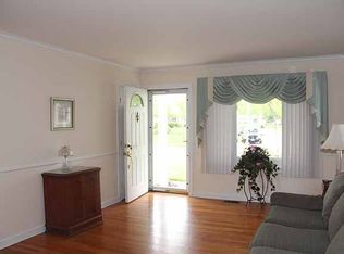 960 Cooper Ct, Elk Grove Village, IL 60007