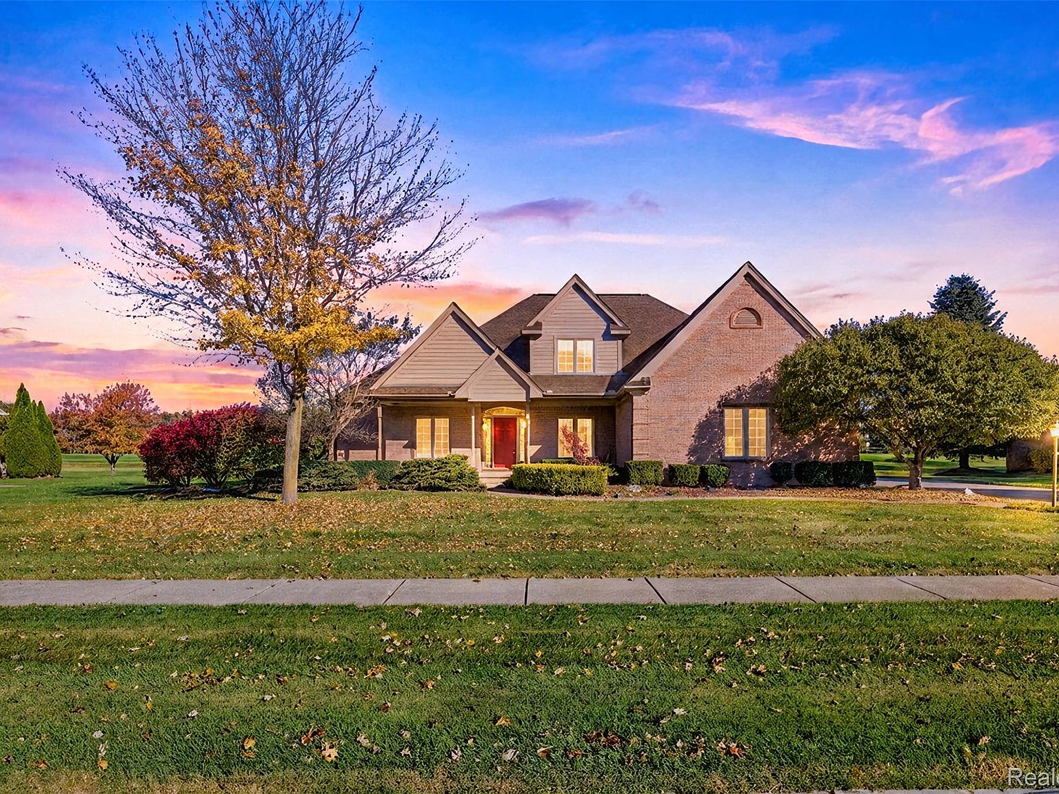 490 Gleneagles, Highland, MI 48357