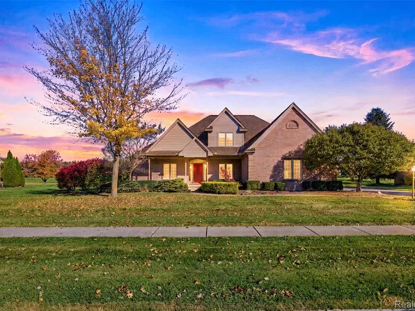 490 Gleneagles, Highland, MI 48357