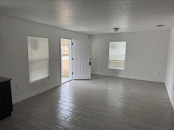 4th image of 2917 E 22nd Ave