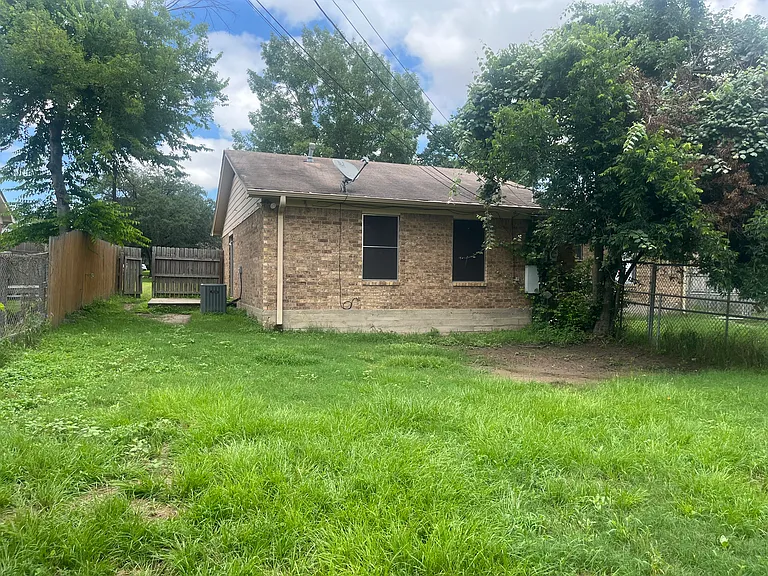 3700 Forestwood Dr — Photo 14