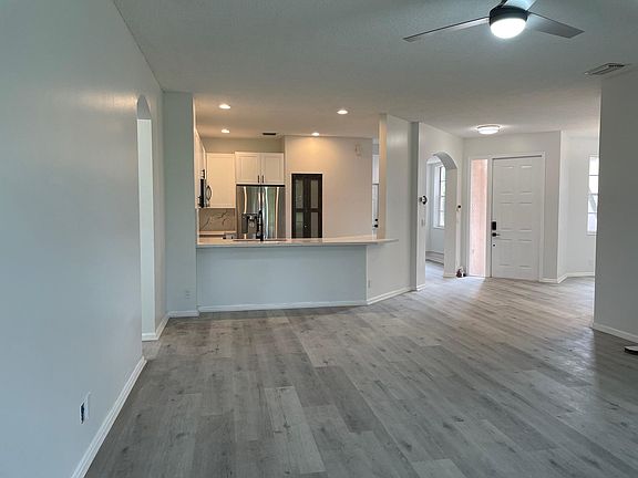 4th image of 102-8042 Aberdeen Dr #102