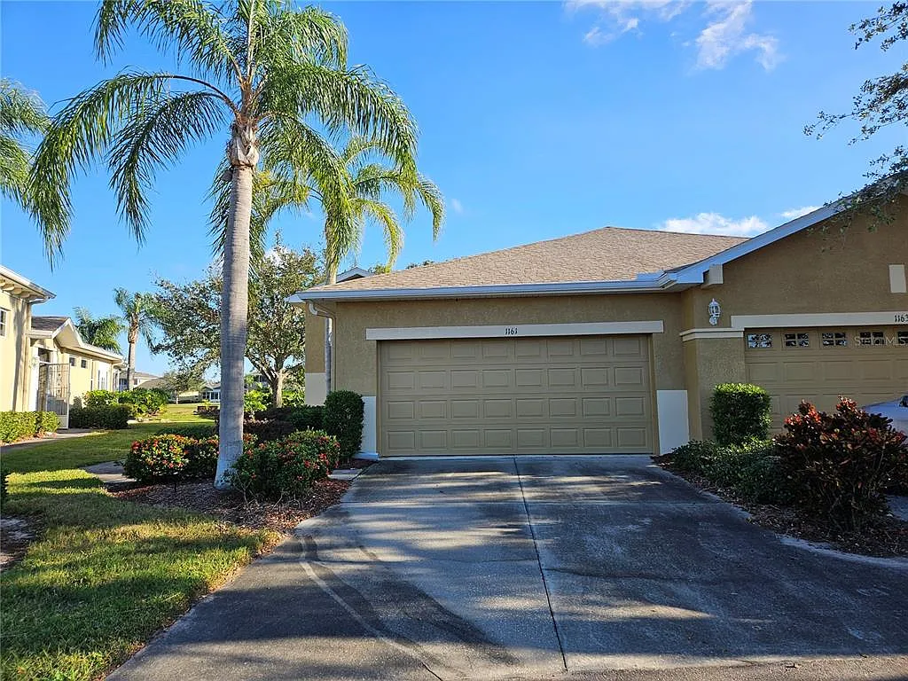 3 bed, 2.0 bath, 1292 sqft, $1,900 — Photo 2