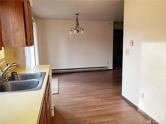 5th image of 109 E Harriman St