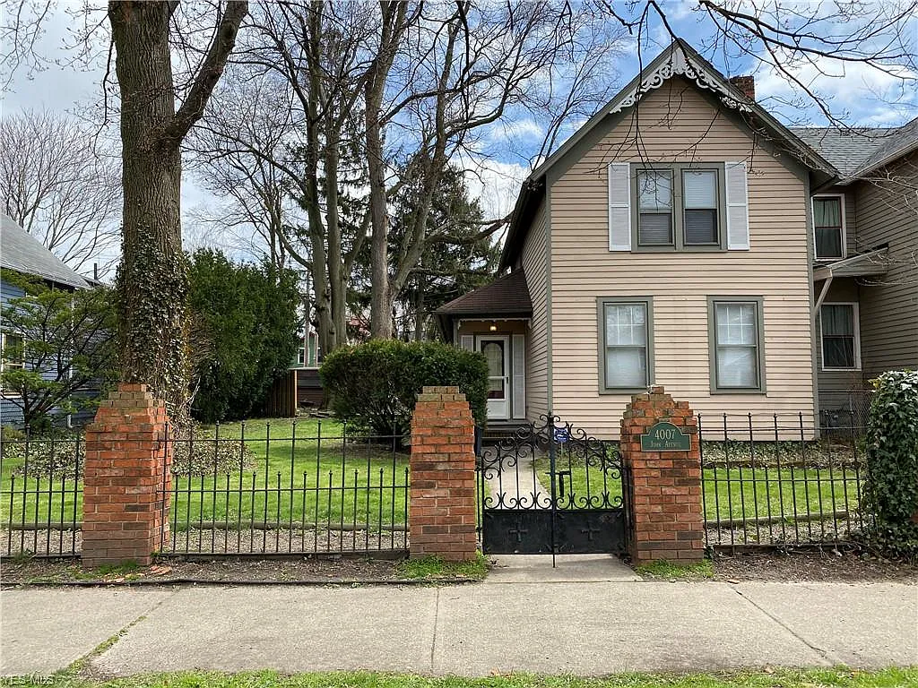 4007 John Ave photo 1
