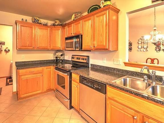 4th image of 437 Clover St #13-02