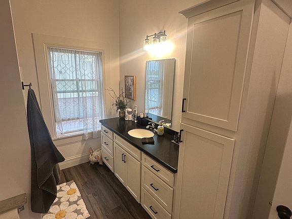 3rd image of 127 N Main St