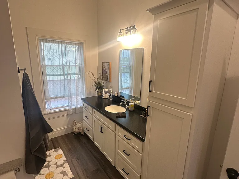127 N Main St — Photo 3