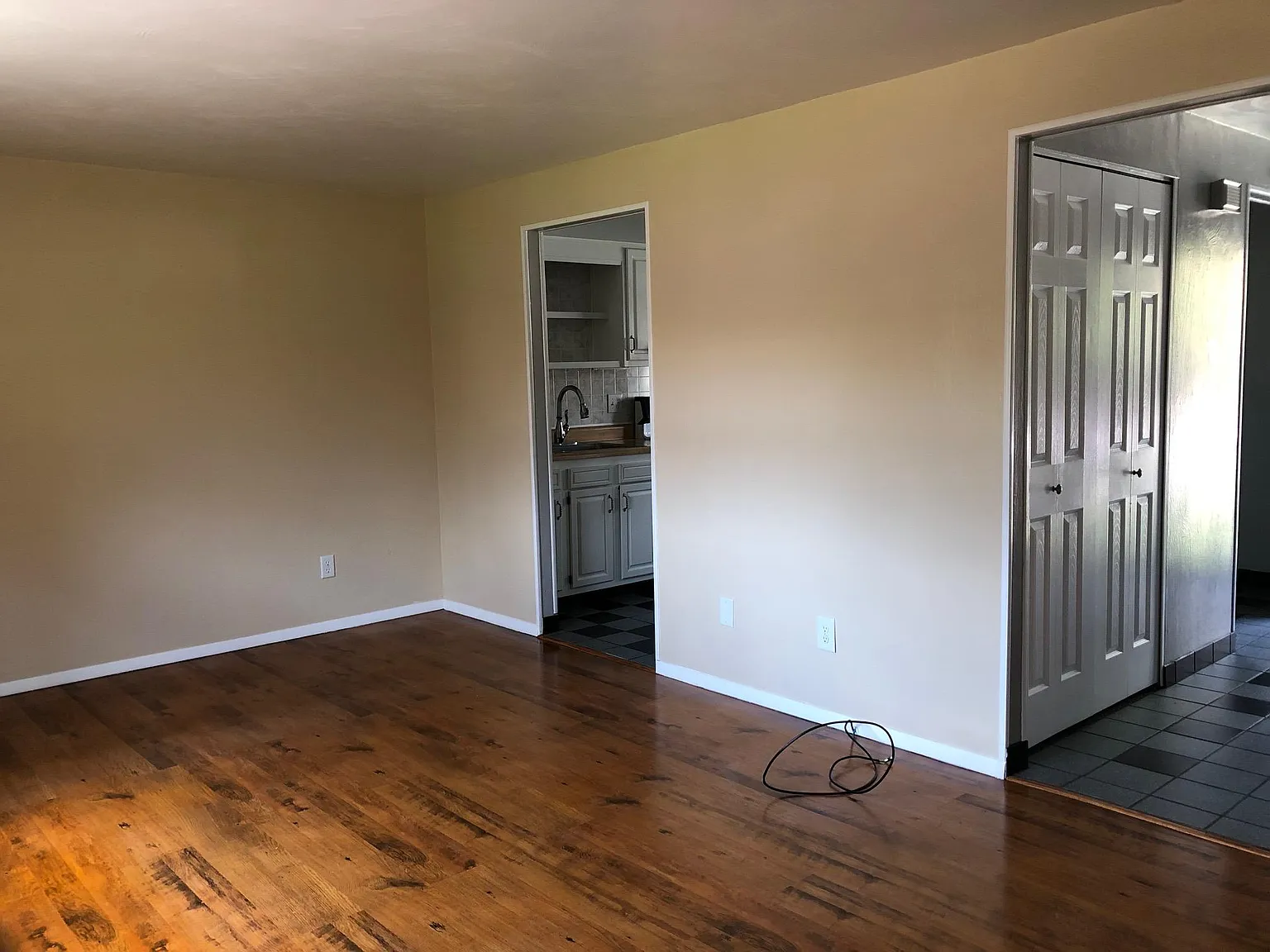 3 bed, 1200 sqft, $1,275 — Photo 3