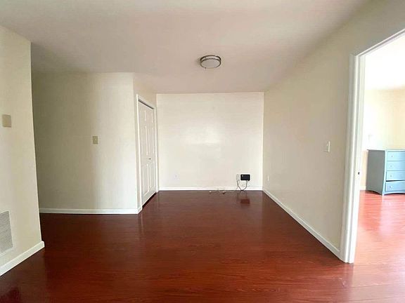 4th image of 172 Slater Blvd #1F