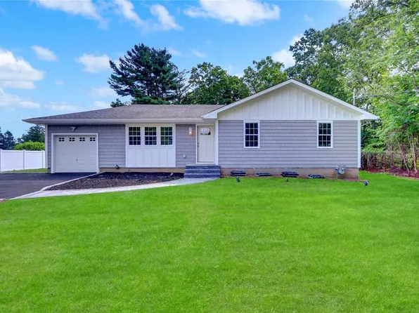 25 Jeanne Avenue, Port Jefferson Station, NY 11776