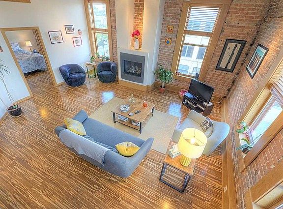 4th image of 502 7th St Unit 302