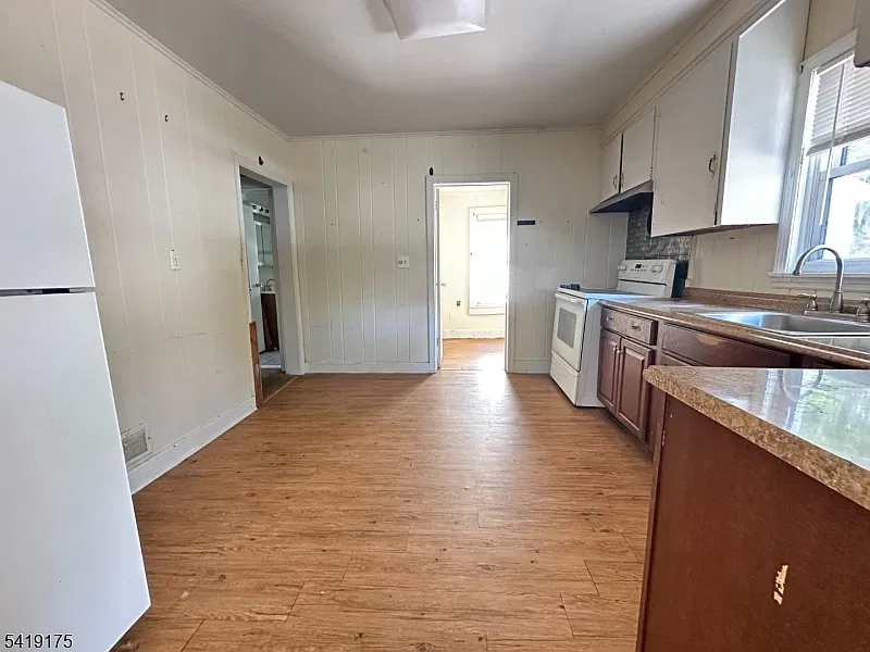 2 bed, 1.0 bath, $2,500 — Photo 4