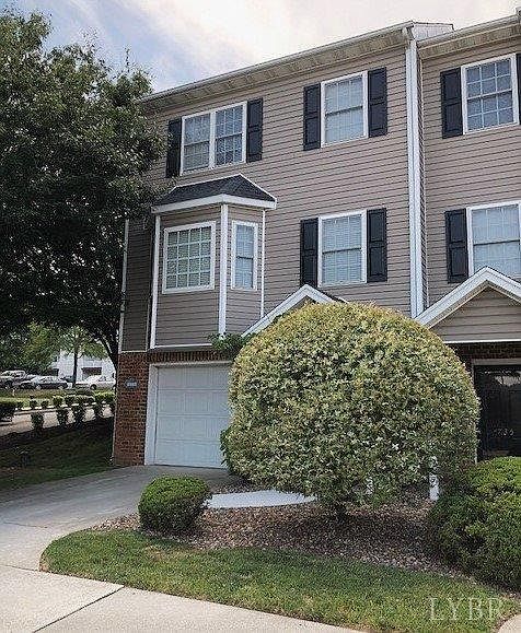 2nd image of 733 Wyndhurst Dr