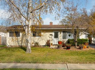 18560 W Karen Ln, Gurnee, IL 60031