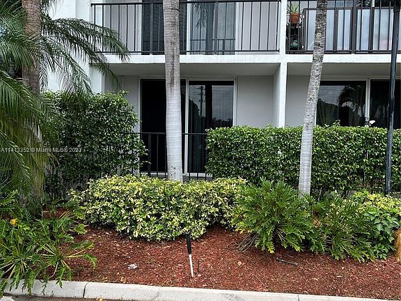 3rd image of 1800 N Andrews Ave APT 1L