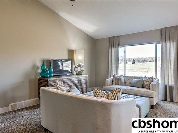 5th image of 3032 Lakeside Dr