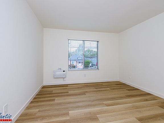 4th image of 555 S 10th St #11