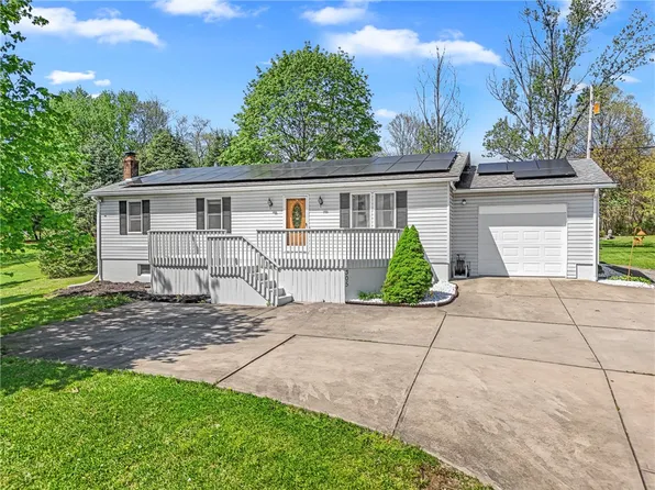 305 Highland Dr, Natrona Heights, PA 15065