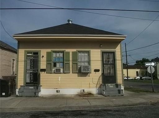 2nd image of 1500 N Roman St