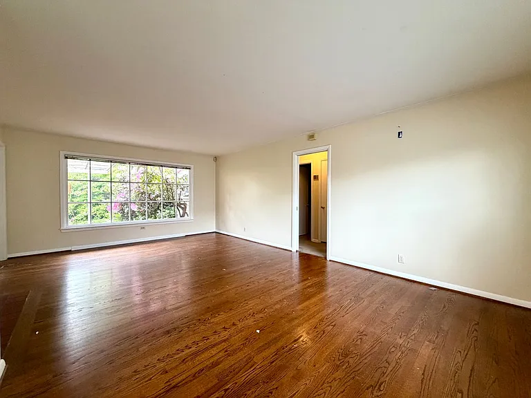 5272 SW Scholls Ferry Rd — Photo 3
