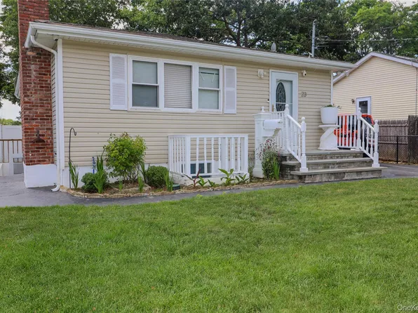 23 Peters Boulevard, Central Islip, NY 11722