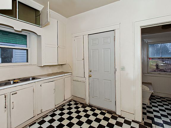 2nd image of 3324 Hudson Ave