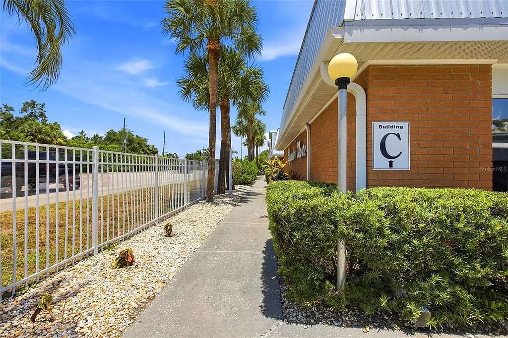 3 bed, 2.0 bath, 1250 sqft, $2,000 — Photo 3