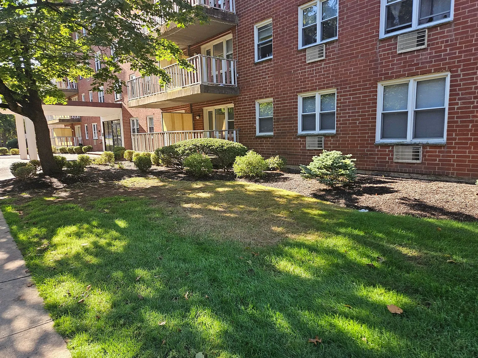 Lexington Apartments — Photo 2
