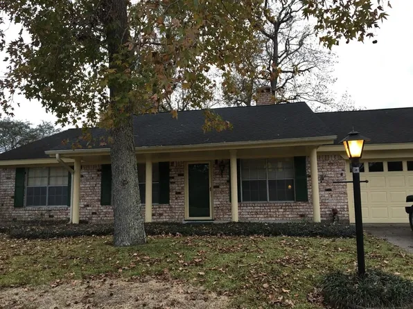3325 Old Castle Ln, Orange, TX 77630
