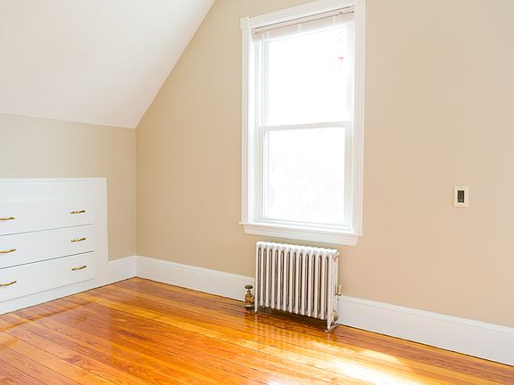 4th image of 21-23 Pennsylvania Ave #2