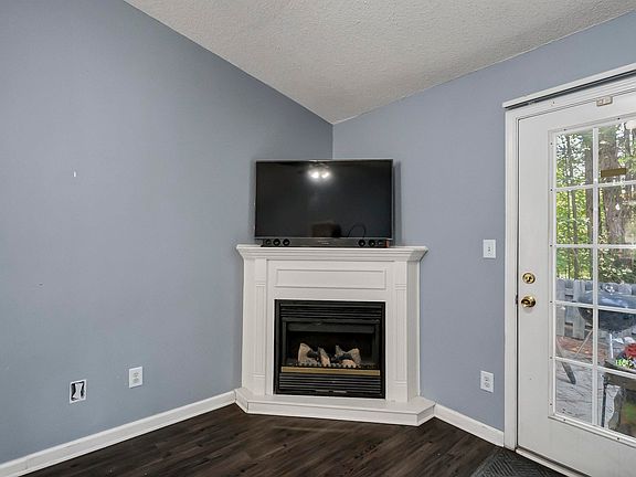 5th image of 421 Twin Eagles Dr