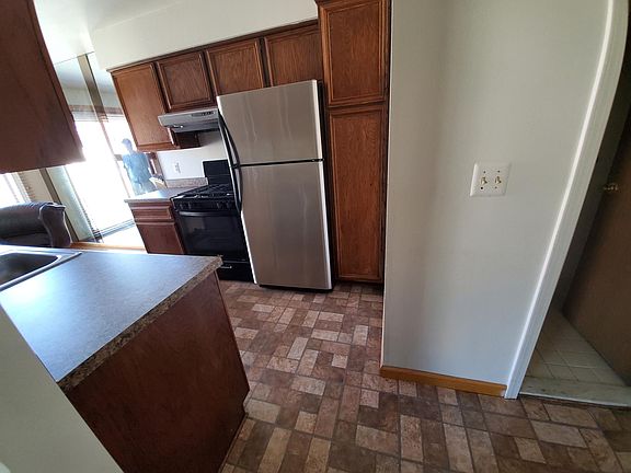 3rd image of 44680 Bunkerhill Dr N